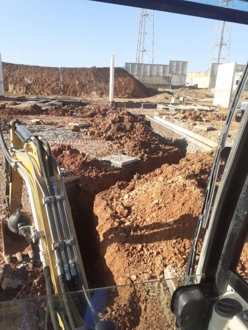للكراء Location de Mini Pelle avec déplacement dans 58 wilayas Nous mettons à votre disposition une mini pelle avec chauffeur expérimenté, idéale pour tous vos travaux.