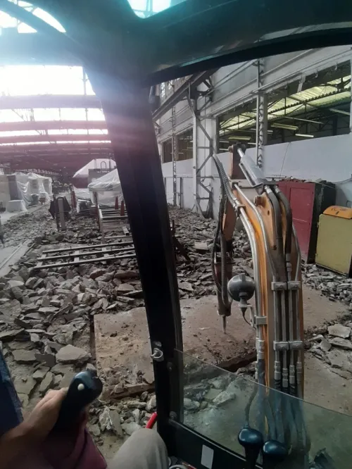 للكراء Location de Mini Pelle avec déplacement dans 58 wilayas Nous mettons à votre disposition une mini pelle avec chauffeur expérimenté, idéale pour tous vos travaux.