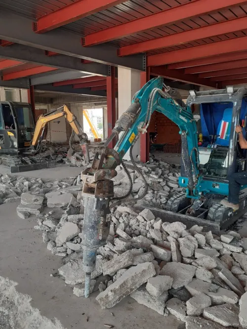 للكراء Location de Mini Pelle avec déplacement dans 58 wilayas Nous mettons à votre disposition une mini pelle avec chauffeur expérimenté, idéale pour tous vos travaux.