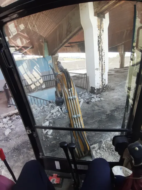 للكراء Location de Mini Pelle avec déplacement dans 58 wilayas Nous mettons à votre disposition une mini pelle avec chauffeur expérimenté, idéale pour tous vos travaux.