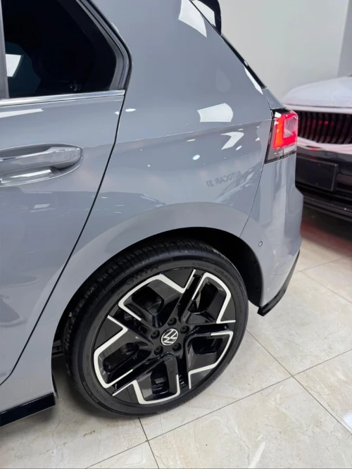 Volkswagen Golf 8 2025 R-Line