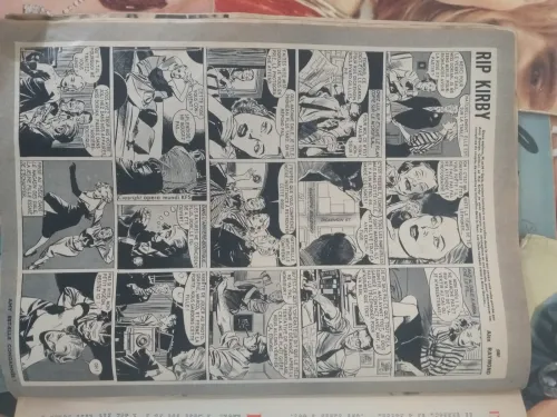 Des ancien roman magazine 1000da l'unité