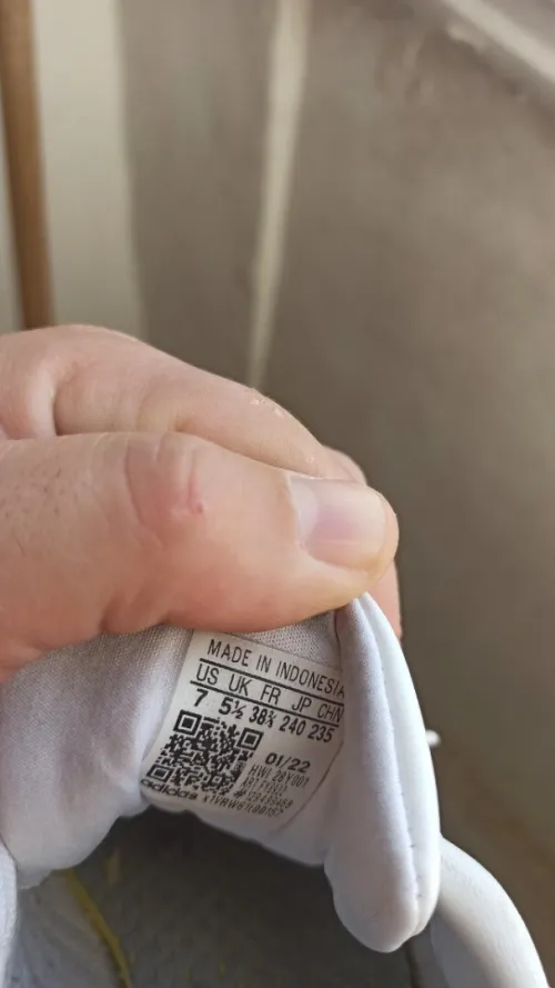 Adidas venu d'Europe 