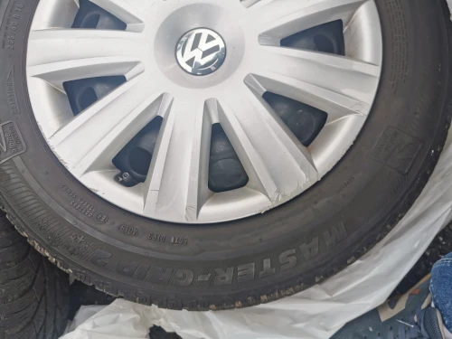 Jantes tôle + enjoliveur VW d'origine + pneu