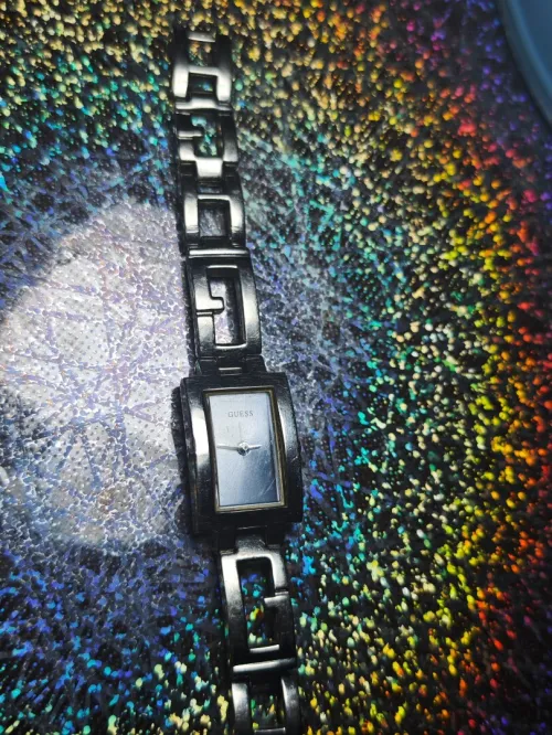 Montre GUESS femme dorée 
