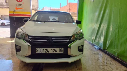Mitsubishi Mirage 2024 Blanche
