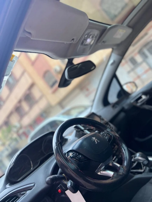 Peugeot 208 2015 Allure Facelift
