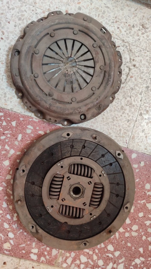 Disque plato buté volant moteur boite à vitesse 1.6 HDi 