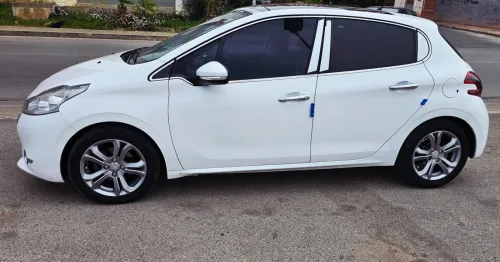Peugeot 208 2015 Allure