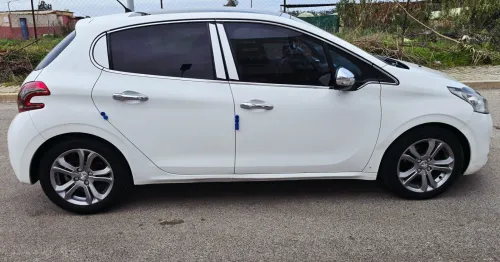 Peugeot 208 2015 Allure