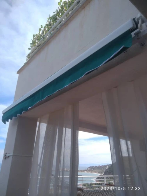 Tinda commercial, Store banne pergola