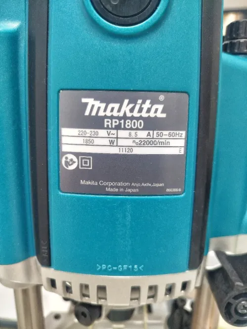 Défonceuse Makita 