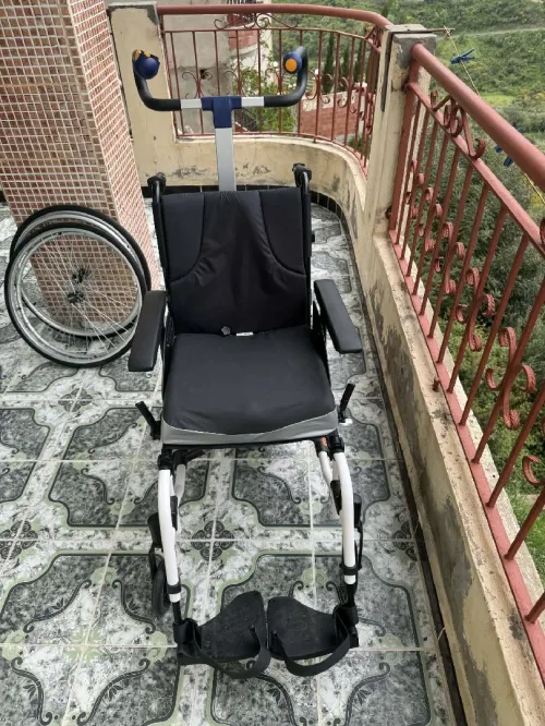 Monte-escalier électrique pour fauteuil roulant