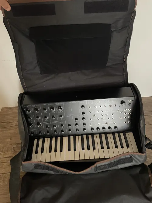 Synthétiseur américain (KORG)