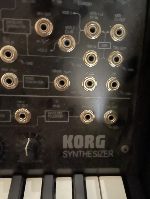 Synthétiseur américain (KORG)