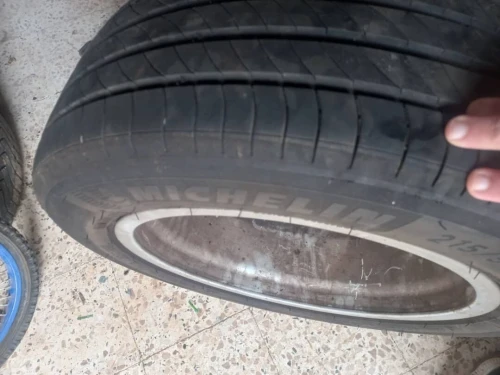 Pneus Michelin 215 55 17