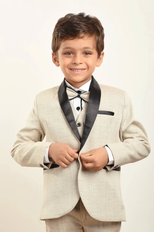 Costume élégant pour garçon 