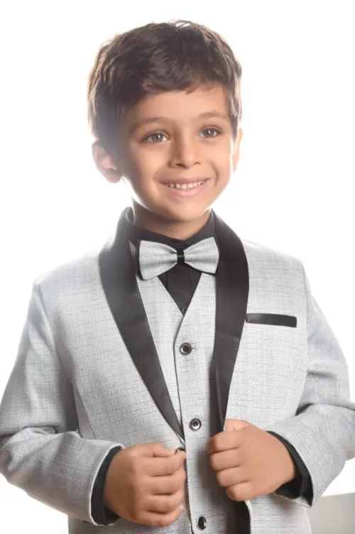 Costume élégant pour garçon 
