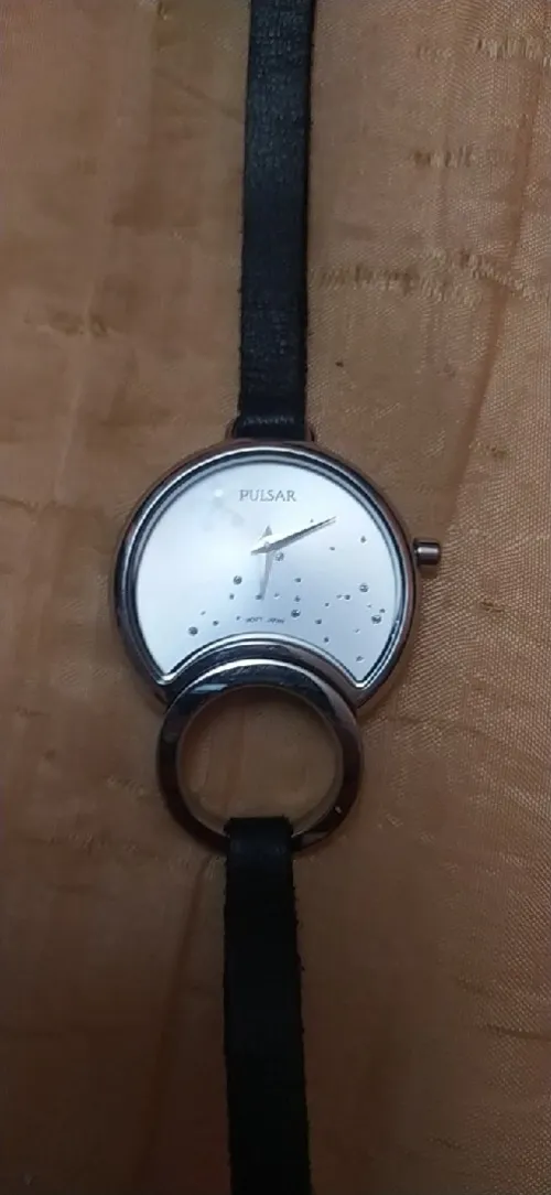 Vend montre pour femme marque pulsar Seiko 