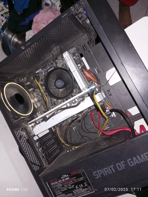 Pc gamer r3 3200g+rx 580 8gb