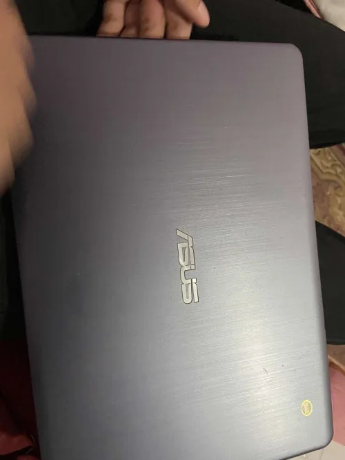 Un pc asus 