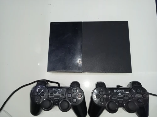 Console ps4 slim + deux manettes 