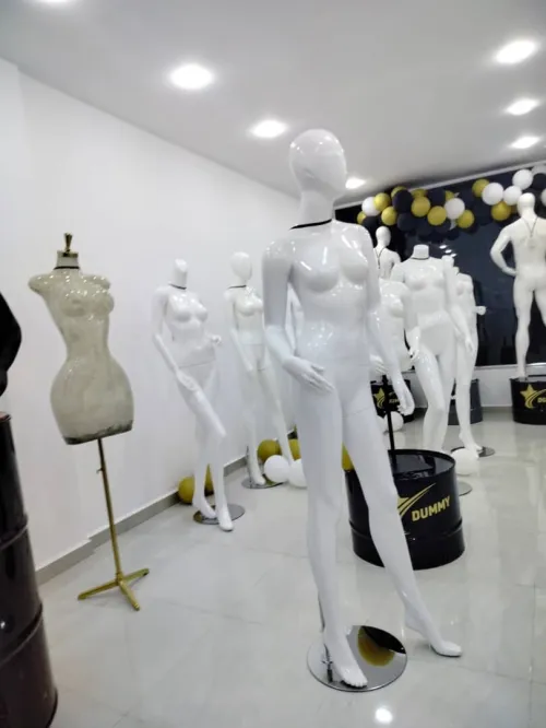 MANNEQUINS 