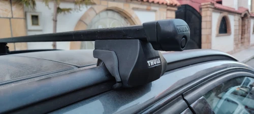 Porte bagage / barre de Toit THULE
