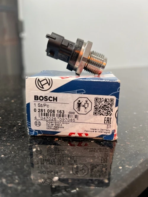 CAPTEUR DE PRESSION CARBURANT BOSCH ORIGINE POUR:  COROLLA D4D / YARIS / AURIS ...