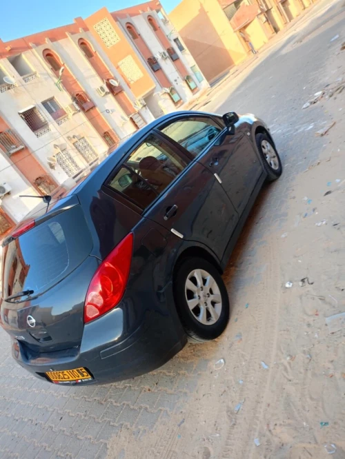 Nissan Tiida 5 portes 2010 Tiida 5 portes
