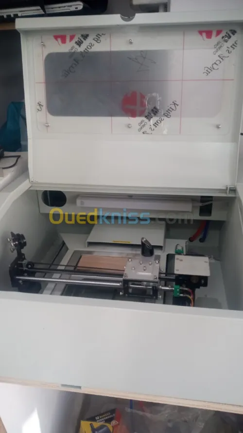 Machine laser co2 découpe et  graveur fabrication de cachet