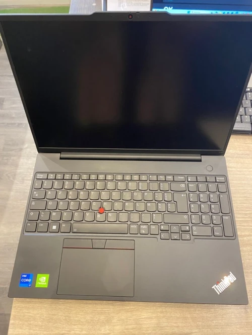 Laptop ThinkPad E16 Processeur ,i7-1355U , la Ram ,16 GB, Disque dur 512 , 16"