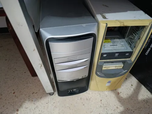 LOT DE 9 UNITÉS CENTRALES VINTAGE (PENTIUM)
