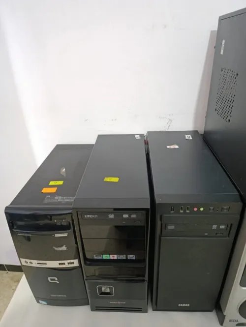 LOT DE 9 UNITÉS CENTRALES VINTAGE (PENTIUM)