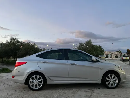 Hyundai Accent RB  4 portes 2017 Accent RB  4 portes