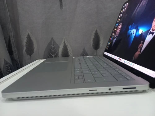 Microsoft Surface Laptop Studio 2 4050 RTX 32G RAM 1TO SSD