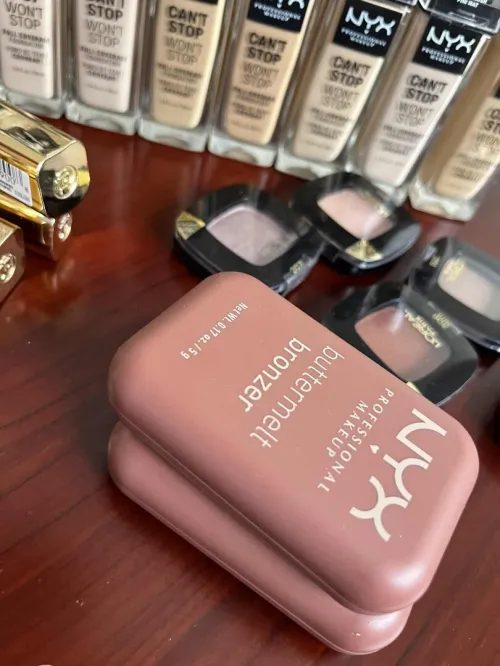 Lot de maquillage et parfums 