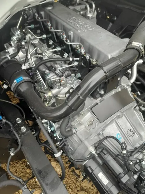 Isuzu NPR 2025