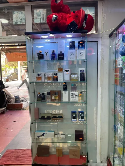 Vente vitrine et contoir d'exposition cosmétiques 