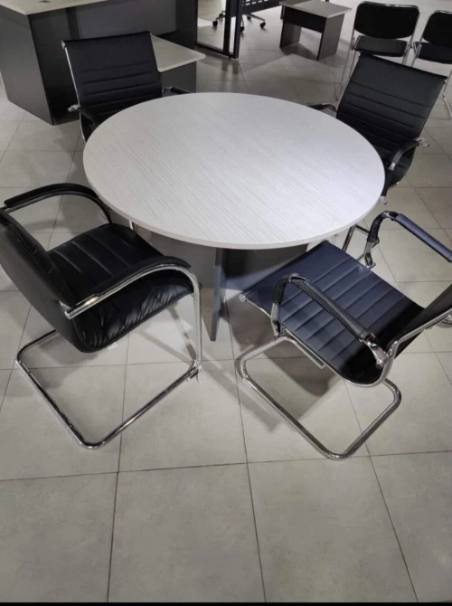 DES TABLE DE REUNIONE 