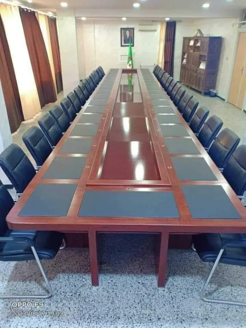 DES TABLE DE REUNIONE 
