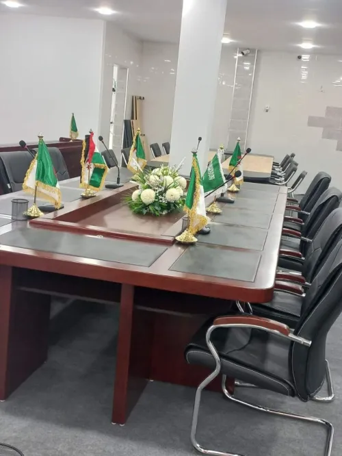 DES TABLE DE REUNIONE 