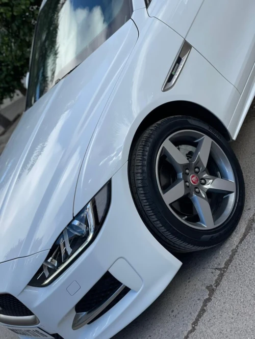 Jaguar XE finitions R sport 2017 R sport