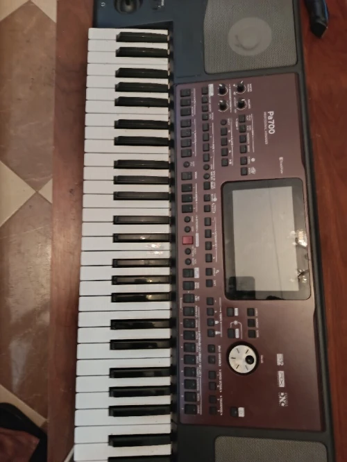 Korg pa700