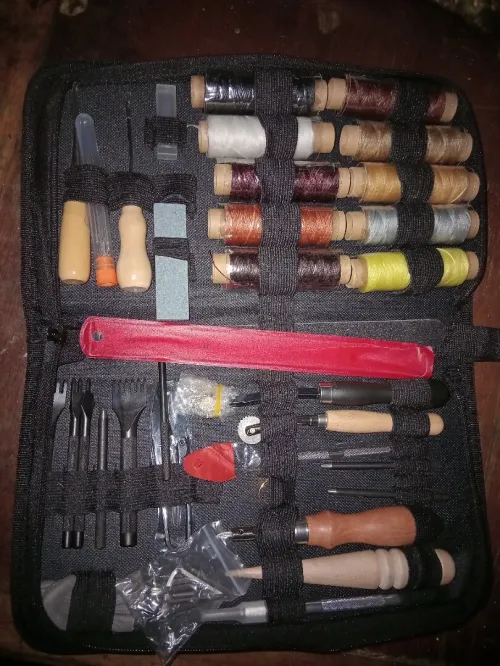 Outils pour le travail du cuir أدوات الأعمال الجلدية