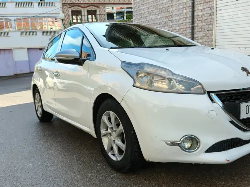 Peugeot 208 2015 Silver Line