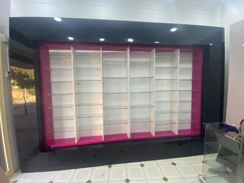 Étagères, comptoir, armoire, تجهيزات محل