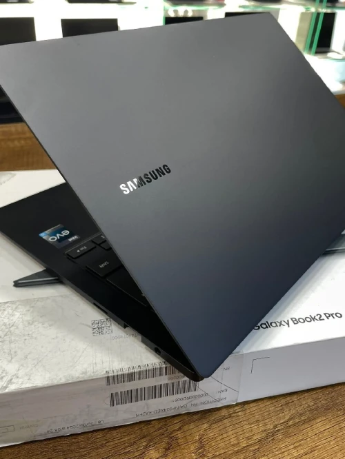 Samsung Galaxy Book2 Pro I5-1240P EVO 8Go 256GB SSD