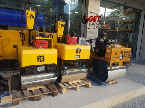POLISSEUSE A BETON AVEC CHAISE - COMPACTEUR 850KG - COMPACTEUR 300KG - REGLE VIBRANTE HONDA