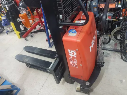 Compresseur a vis monte charge 5t 3t /gerbeur semi électrique transpalette